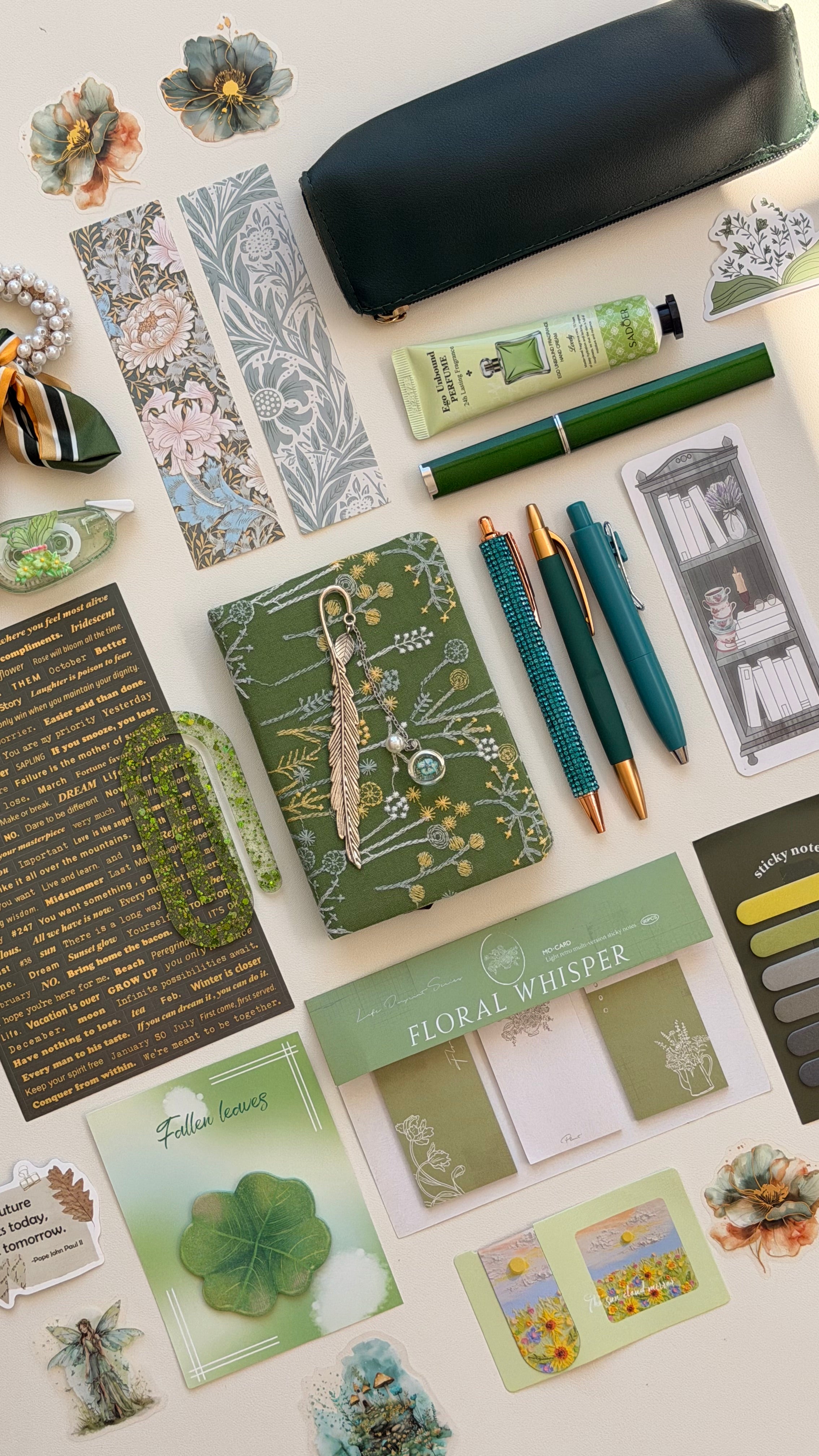 🌿 Green Vintage Cottagecore Bookish Bundle
