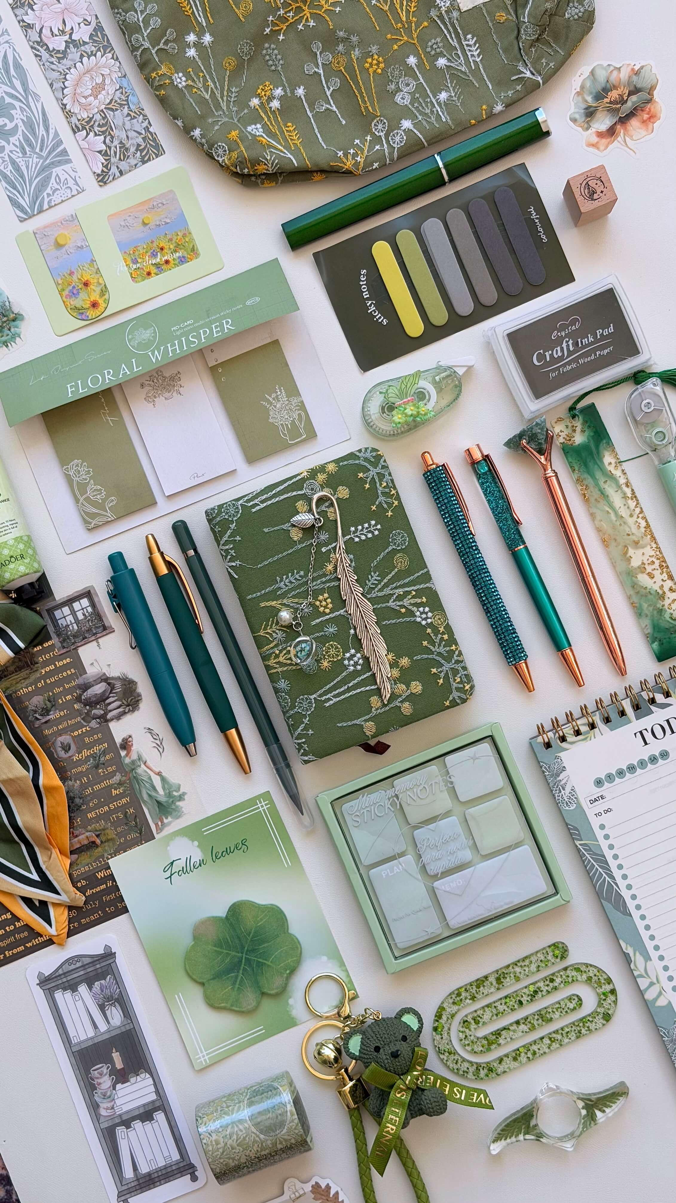 🌿 Green Vintage Cottagecore Bookish Bundle