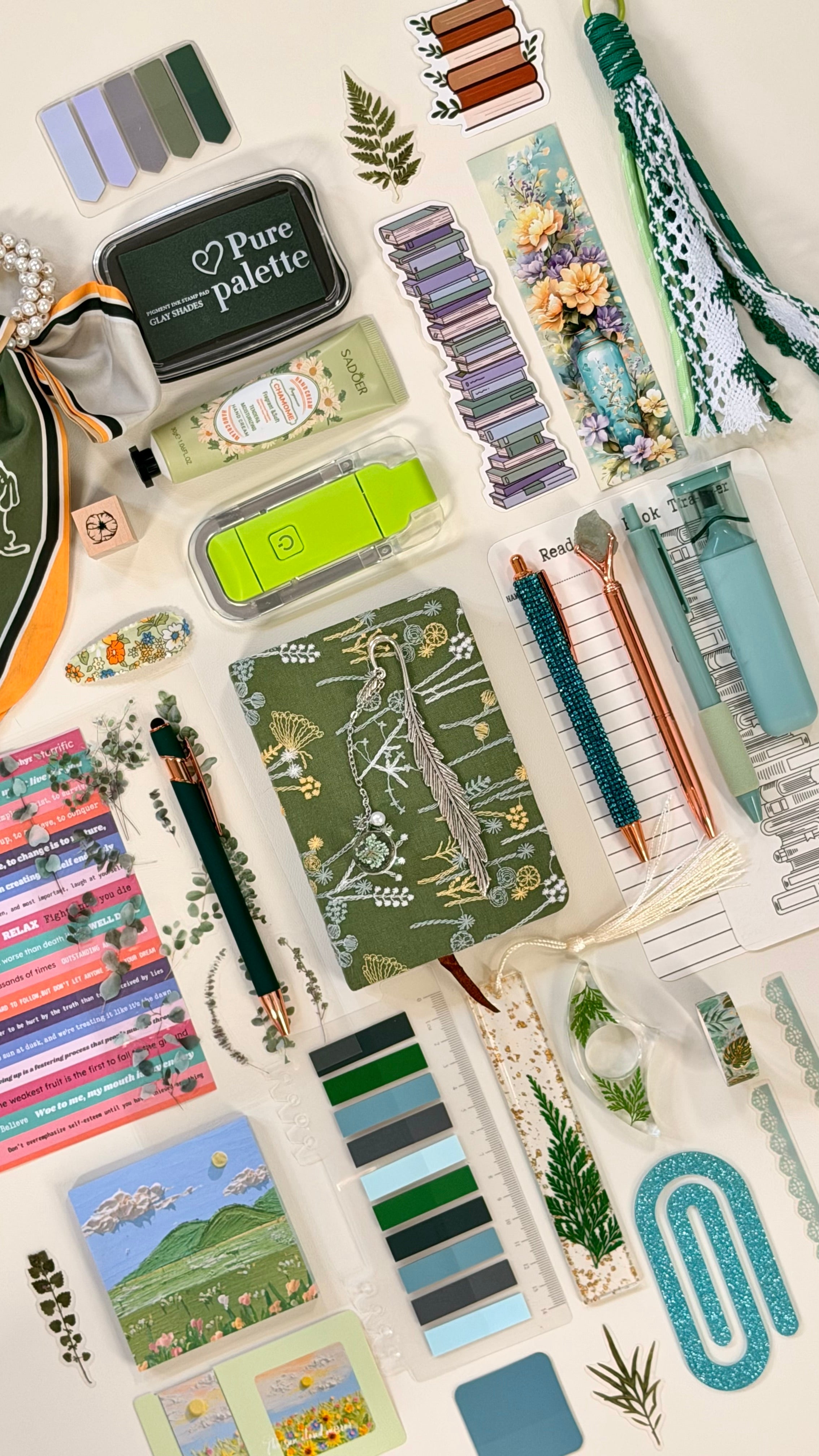 🌿 Green Vintage Cottagecore Bookish Bundle